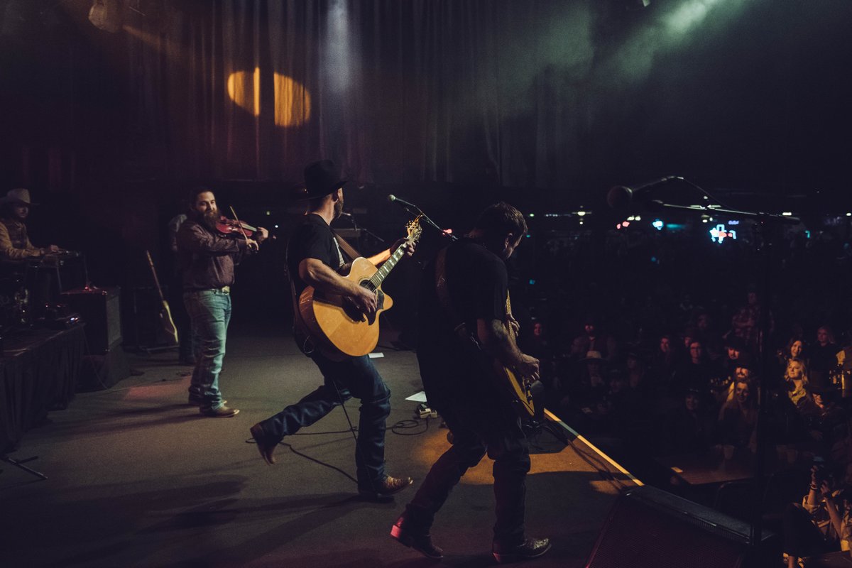 The boys are back in town... Just a few more days til we get to do this again!

See y'all this Friday at Billy Bob's Texas!

🎫: dollyshine.com
