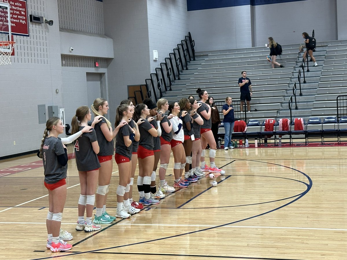 NHSTexans's tweet photo. Awesome win tonight @TxnVB!🏐 #Flagship #TexansAtWork https://t.co/mD0SH0LGN4