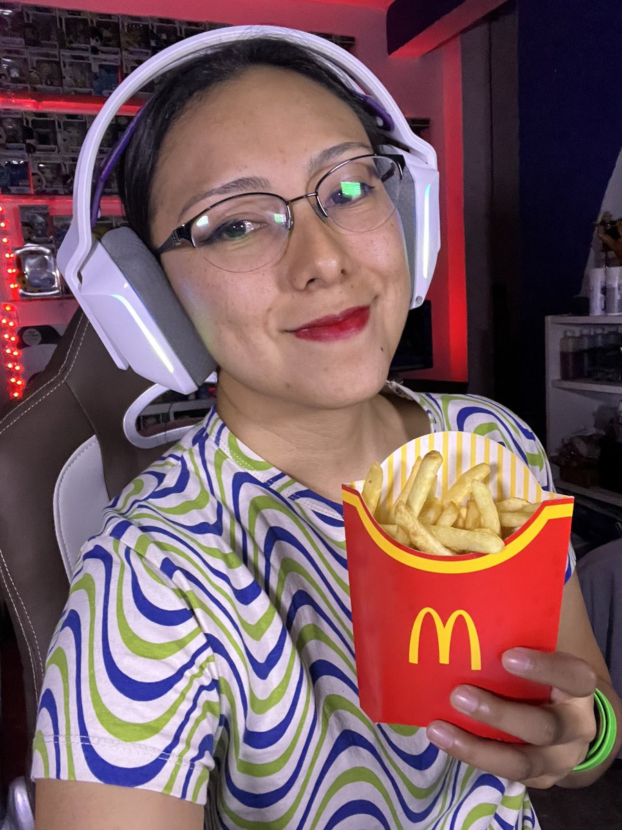 VaneGame21's tweet photo. Estamos listo #DiaDelGamer #BitsxBitesMcD https://t.co/LZn4I4ttRV