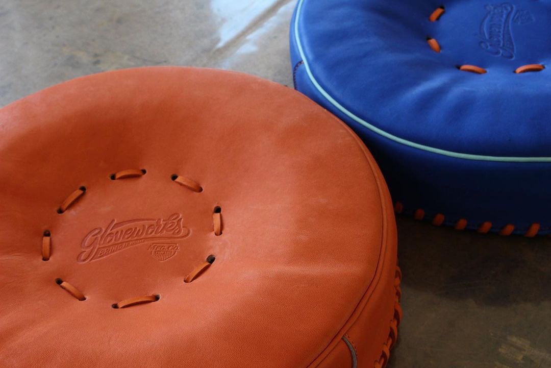 theGloveworks's tweet photo. Gloveworks Pounding Pad
-U.S Steer hide leather tanned by Korea
-Designed to help break in a ball glove using glove pounding mallet.
-Made to order
- Color can be customized
#gloveworks #グラブワークス #poundingpad #glovecollector #glovecommunity #glovecollection #relacinggloves https://t.co/b5eYEhFQvd