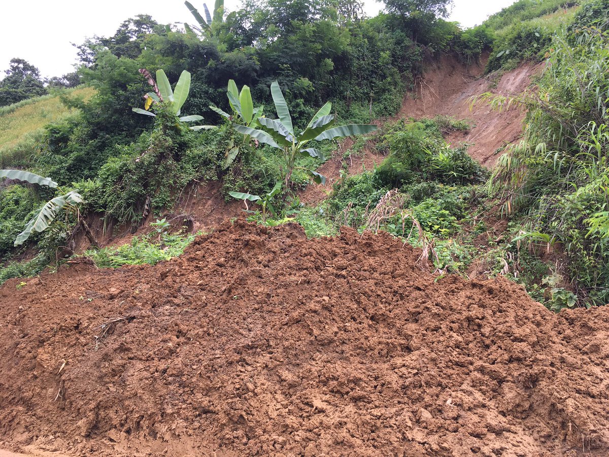 murryyona's tweet photo. Extensive and Incessant rains in Nagaland is causing major landslide throughout the entire stretch of  National Highway 61 Wokha. Landslide causing major inconvenience to public . 
#landslide #NH61 #nagaland #wokha #public #india https://t.co/Mjdcp5x0oQ