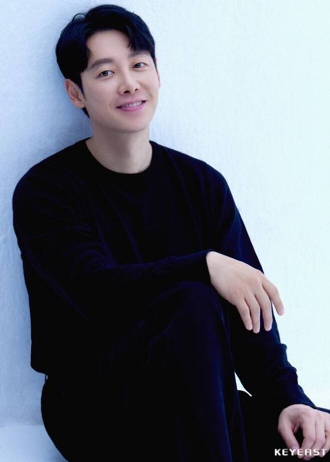 #KimDongWook is reportedly going to marry his non-celebrity girlfriend this winter.