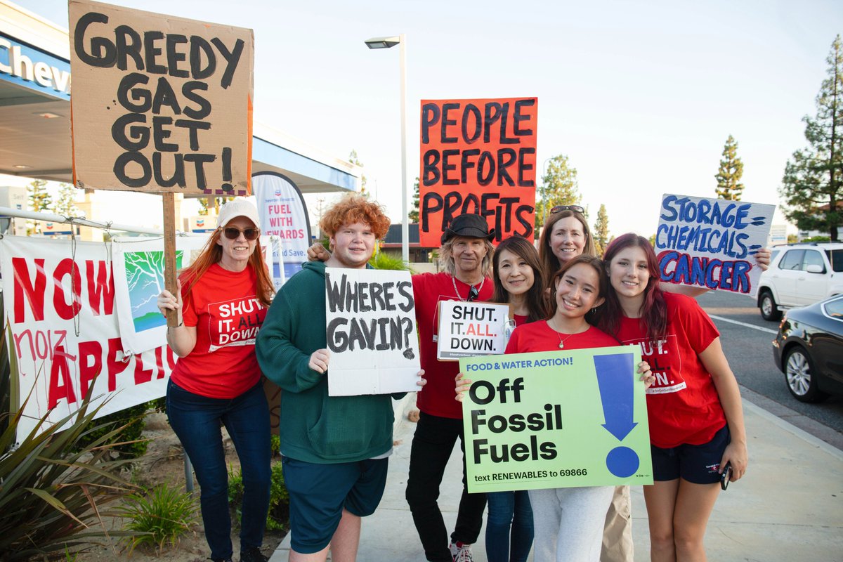 kyokohibino's tweet photo. Despite smiles, we've endured hell since #socalgasblowout. These kids fought then/8 years on. @CAgovernor, can you look at their face and say it’s ok to grow up in toxic SoCalGas profits? Tell YOUR APPOINTED @californiapuc : no #AlisoCanyonincrease, #shutAlisoDown @GavinNewsom https://t.co/UwwYTcQrSH