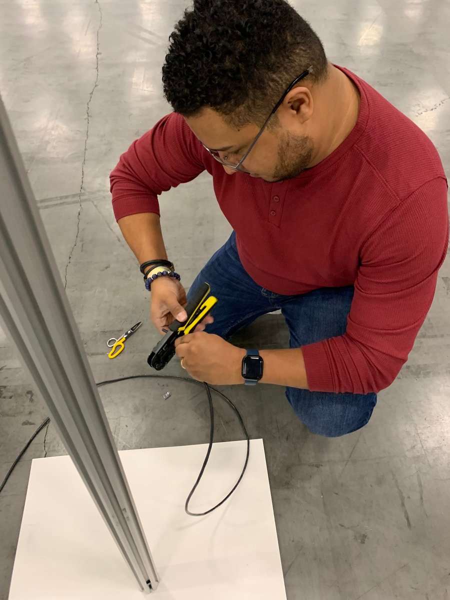 Cisco's tweet photo. π Shoutout to the #NetAcadDreamTeam! They've been hard at work for 4 days, setting up a network to keep #CiscoImpact attendees connected in Las Vegas.
#NetworkingHeroes @CiscoNetAcad https://t.co/TyCaOSabf4