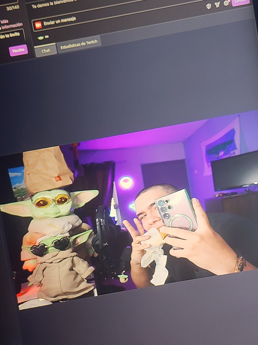 eSpaceCowboy_'s tweet photo. Yo y mis huercos ya andamos al cien aprovechando la oferta de 5 hamburguesas con queso por 99 pesos gracias McDonald's por tremendo ofertón tkm #BitsxBitesmcd https://t.co/0sNryc6e87