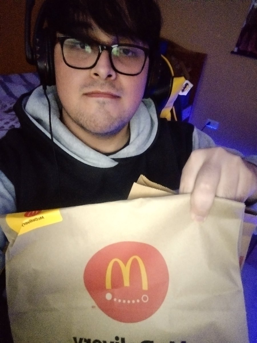 sebita0's tweet photo. @McDonaldsMexico @McDonalds_Cl #BitsxBitesMcD
Rápido llegó el pedido https://t.co/ZamLTbULsT