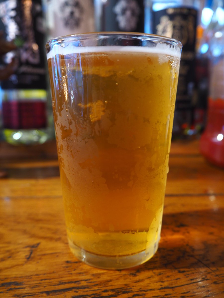 1Dozen1's tweet photo. 8/30
今日のビール
PINETOP/Little Beast Brewing
センテニアルモザイクチヌークのの気兼ねなく飲めるWCIPA。モルトばかりではないが甘味と酸味が高いレベルでバランシング、その割にスッキリボディ。後からタバコロースティな焦げの対比が良い。 #今日のビール #LittleBeast #クラフトビール https://t.co/U84NTIkBuT