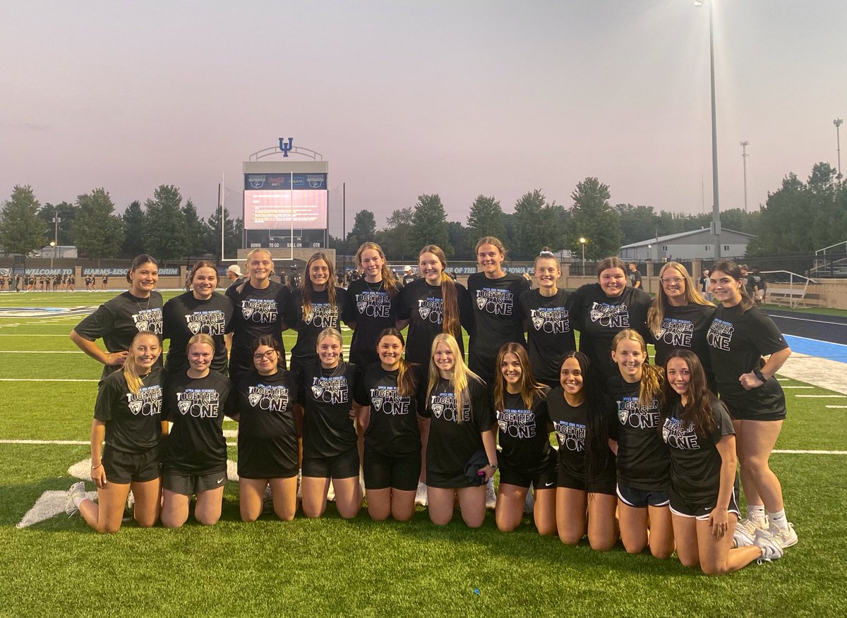 UIU_Softball's tweet photo. Welcome Back Night  ☑️

We are excited to get to work, excited to support our fellow student-athletes, &amp; excited to compete! 

Here’s to the year of the Peacocks • • 

#FeathersUp🦚 https://t.co/SP2ogLWfMu