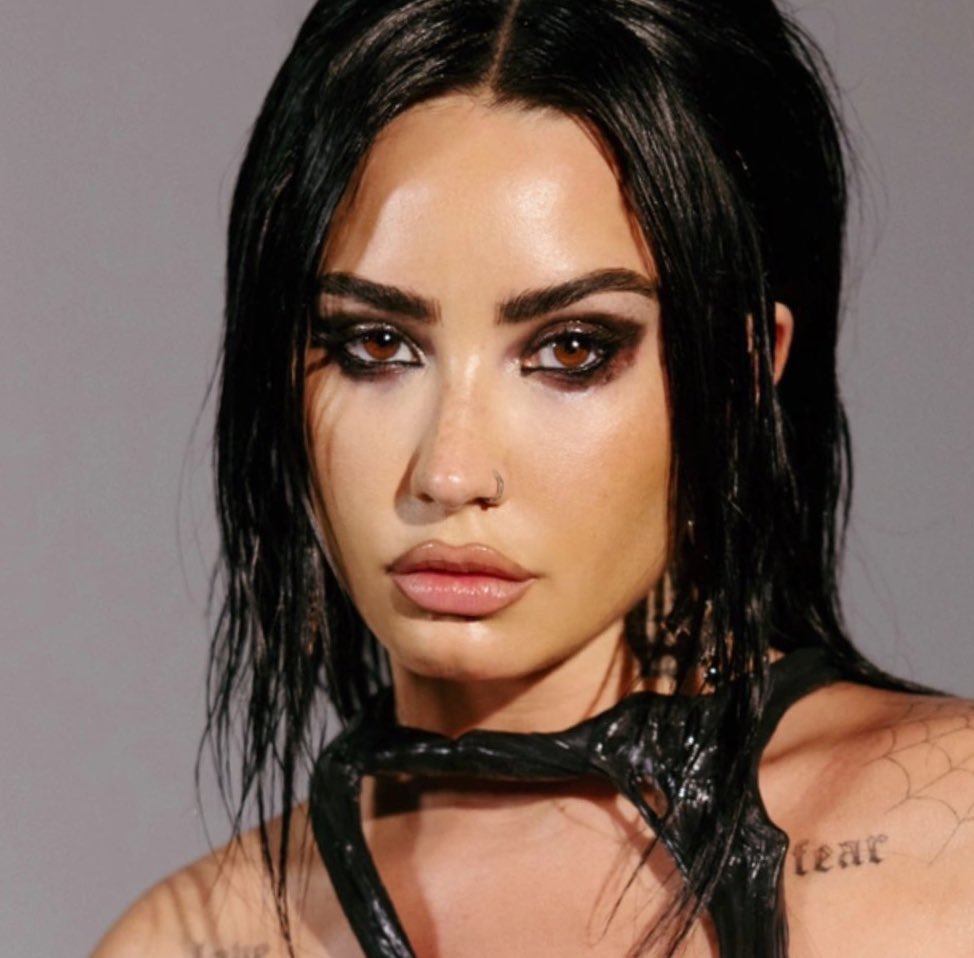 poptime's tweet photo. 🚨 HITOU! Em apenas 1 hora, “Penhasco2” de Luisa Sonza e Demi Lovato ultrapassou 250 MIL streams no Spotify. https://t.co/kqlPBnL0pe