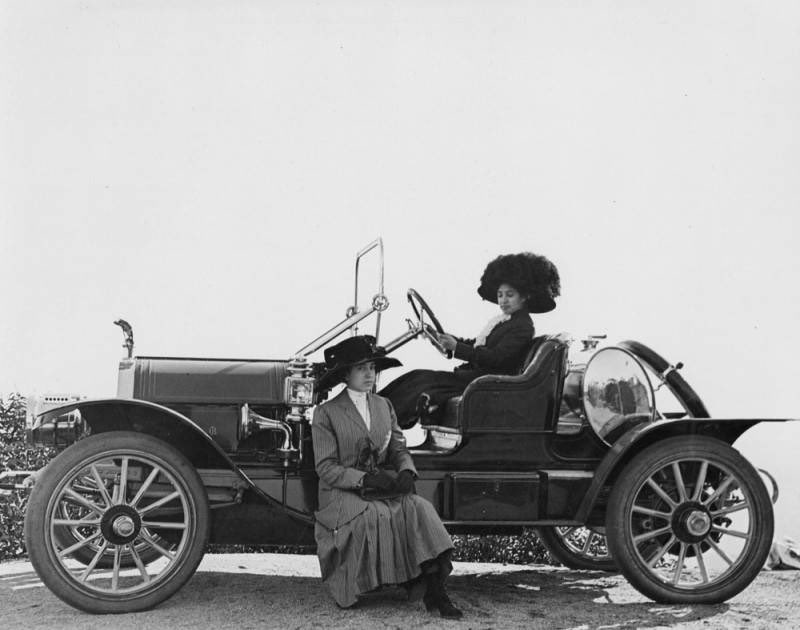 Christina Rice (@christinarice) on Twitter photo THIS THURSDAY (8/31)! Join us @lapubliclibrary <a href="/laplcentral/">Central Library</a> at 6pm for the opening of our new exhibit - “Los Angeles: City of Cars,” curated by Darryl Holter & Stephen Gee, authors of “Driving Force: Automobiles and the New American City, 1900-1930.”Refreshments will be served! THIS THURSDAY (8/31)! Join us @lapubliclibrary <a href="/laplcentral/">Central Library</a> at 6pm for the opening of our new exhibit - “Los Angeles: City of Cars,” curated by Darryl Holter & Stephen Gee, authors of “Driving Force: Automobiles and the New American City, 1900-1930.”Refreshments will be served!