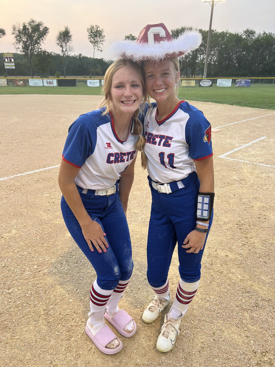 Your Cards pick up 2 W’s in Fairbury! JV gets their first win of the season 8-2 &amp; Varsity won 11-1!

💣 Bomb Squad 💣- Reagan &amp; Kacey each hit their first home runs! 

MVPs- Camry (Offensive) for almost hitting for the cycle &amp; Kacey (Defensive) for making some tough plays!