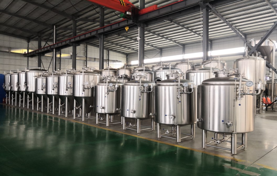 A batch of Tonsen stock fermenters. They can be shipped in one week. Do you want to get one? Mail us: ivy@tonsenbrewing.com
#tonsenbrew #beerfermenter #beerfermentation #fermentationtanks #stainlesssteeltank #Ss304 #Beertanks #brewing #brewery #beer #biere #brasserie #microbrew