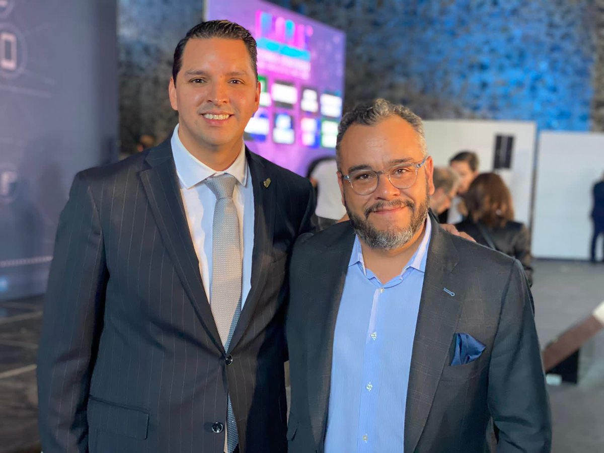 Fer_MercadoG's tweet image. Cerramos el día en el informe de actividades del Comisionado @AristidesRodri, donde detalló el funcionamiento del ChatBot del @InfoCdMex “#Atic”🤖, herramienta de #IA que facilita el acceso a la información pública, entre otras acciones.

Felicidades amigo, que vengan más éxitos!