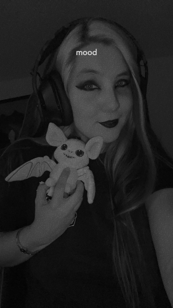 LilLostRecon's tweet photo. Echo and I ARE BACK! 
Come hang out!  
https://t.co/6YHeuaMXDy 
#streamergirl #twitch #echo #vantagemain https://t.co/q31CscxDy9