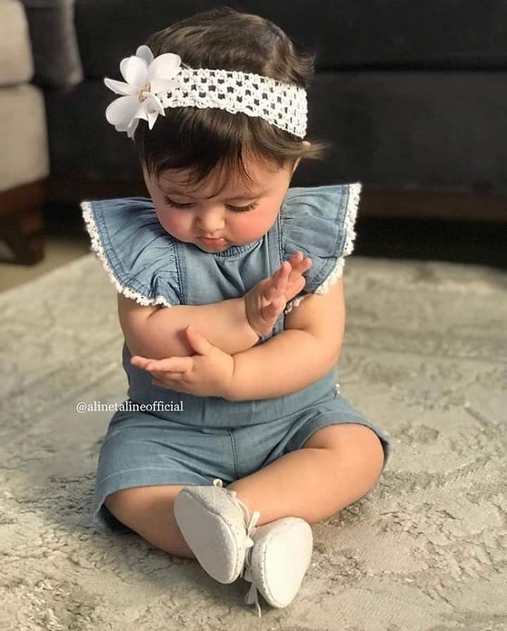 மனிதன் பேச
ஆரம்பிக்க கிட்டத்தட்ட
ஒன்றையாண்டுகள் ஆகலாம்...!

ஆனால்,

அதே மனிதன்
மெளங்களை பேச
ஆரம்பிக்க கிட்டத்தட்ட
பல ஆண்டுகள்- ஆகலாம்...!

இனிய காலை வணக்கம் தோழர்களே 💐 வாழ்க வளமுடன் 🤝💐

#சோழதேசன்_விமல் ✍️