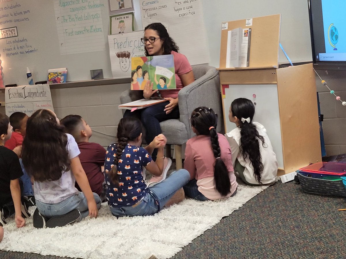 literacy_lounge's tweet photo. One of the best read alouds I've heard in a very long time. Making, checking, and confirming predictions @HumbleISD_JFE #fantasticvoyage 🚀 https://t.co/unWsWs5CgC