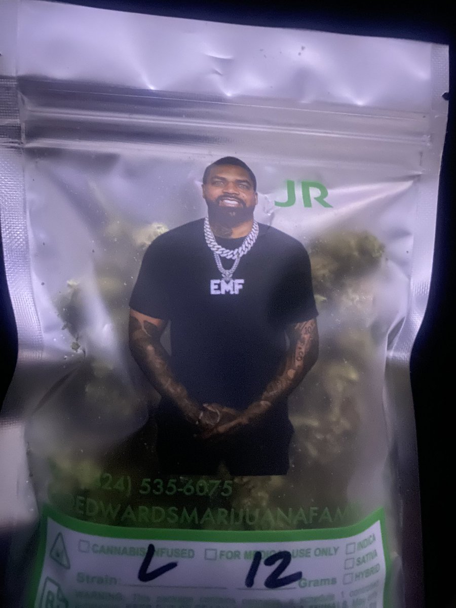 ECMartinezBeats's tweet photo. Why the fuck Jason Luv on this mid pack????? Y’all gotta make them bags look better than this. lol. https://t.co/XZV86y47c8