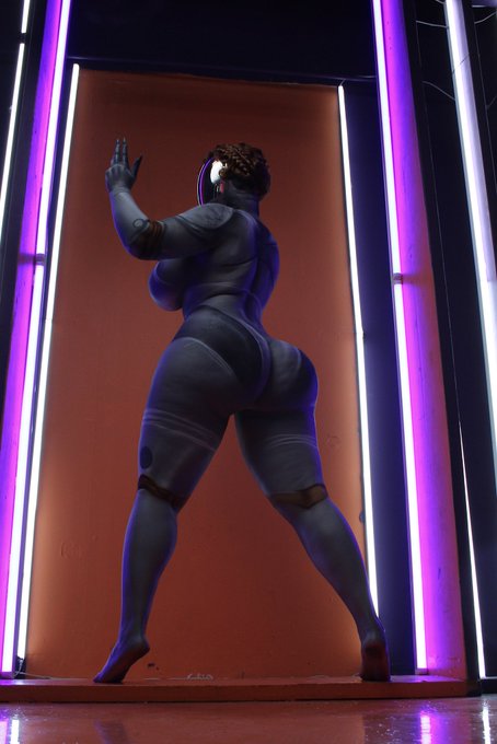 This is still one of the coolest body paint shoots of the year that we did. @MyPetMonsterGrl 🤖 ROBOT