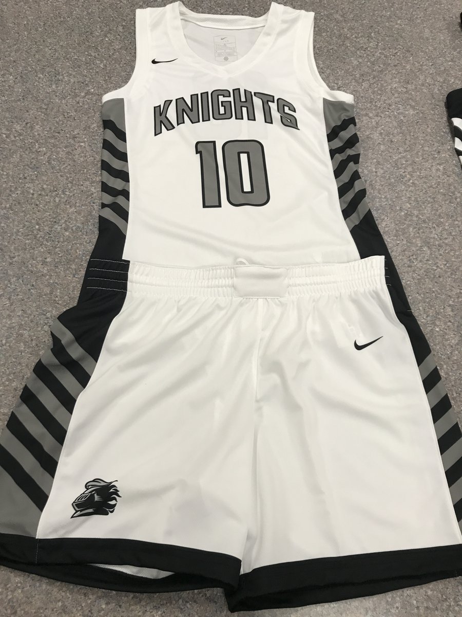 EMWomensBB's tweet photo. Can't wait for the time to arrive to put on these 🔥🔥🔥 threads.  #alwaysearnednevergiven https://t.co/6xLE0PGrA5