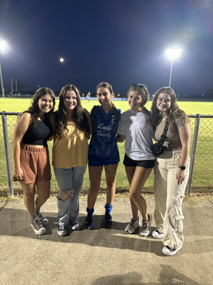 LebanonChoir's tweet photo. Fun time supporting our choir vice president &amp; soccer captain!! @LHS_LadyDevils ⚽️🎶 https://t.co/uSvhIWJWLd