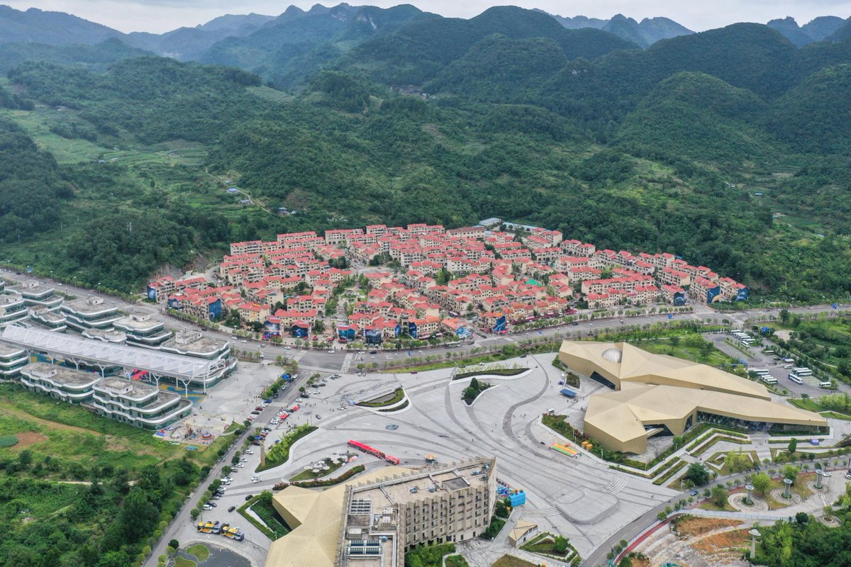 VivirenGuizhou's tweet photo. El pueblo #astronómico del condado de #Pingtang ha sido elegido como una de las primeras diez "bases turísticas de ciencia y tecnología de China" y se ha convertido en una brillante estrella en ascenso en el turismo de #Guizhou.👏👏

📷 by https://t.co/l6UZqkUbyT https://t.co/YaIceHcR4l