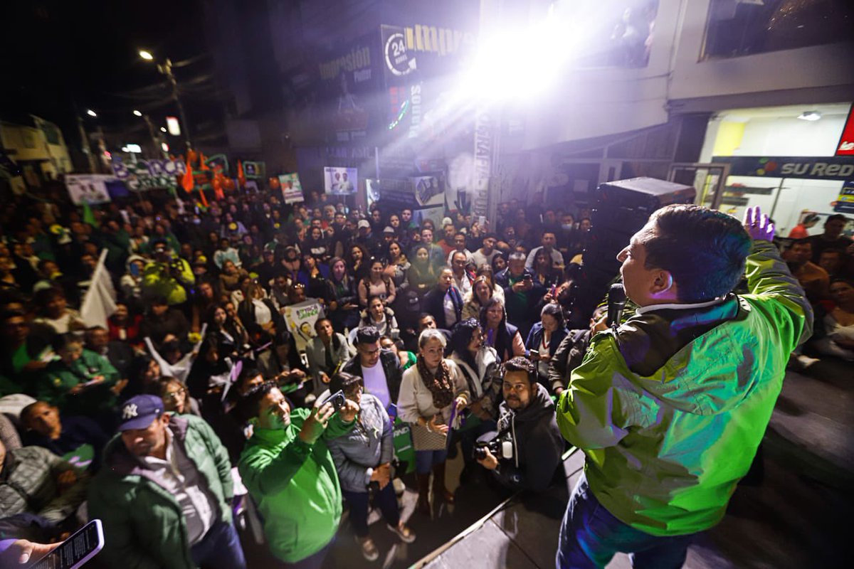 CarlosAmayaR's tweet photo. Estamos en Sogamoso, en nuestra casa y en donde inició una historia de lucha por nuestra tierra. La que conocemos barrio a barrio y por la trabajamos tan duro y en equipo en el periodo 2016- 2019.

Aquí, emocionados y llenos de orgullo y profunda alegría, inauguramos nuestra Casa Grande de Boyacá sede Sogamoso. 

Esta será una ciudad ejemplo de la #BoyacáGrande, que generará empleo y desarrollo. 

¡Bienvenidos todos y todas 💜💚🤍!