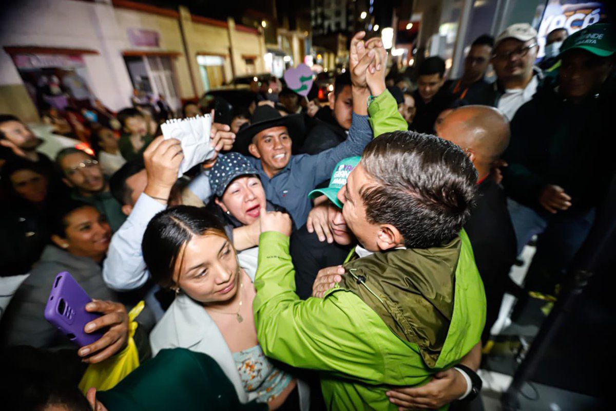 CarlosAmayaR's tweet photo. Estamos en Sogamoso, en nuestra casa y en donde inició una historia de lucha por nuestra tierra. La que conocemos barrio a barrio y por la trabajamos tan duro y en equipo en el periodo 2016- 2019.

Aquí, emocionados y llenos de orgullo y profunda alegría, inauguramos nuestra Casa Grande de Boyacá sede Sogamoso. 

Esta será una ciudad ejemplo de la #BoyacáGrande, que generará empleo y desarrollo. 

¡Bienvenidos todos y todas 💜💚🤍!