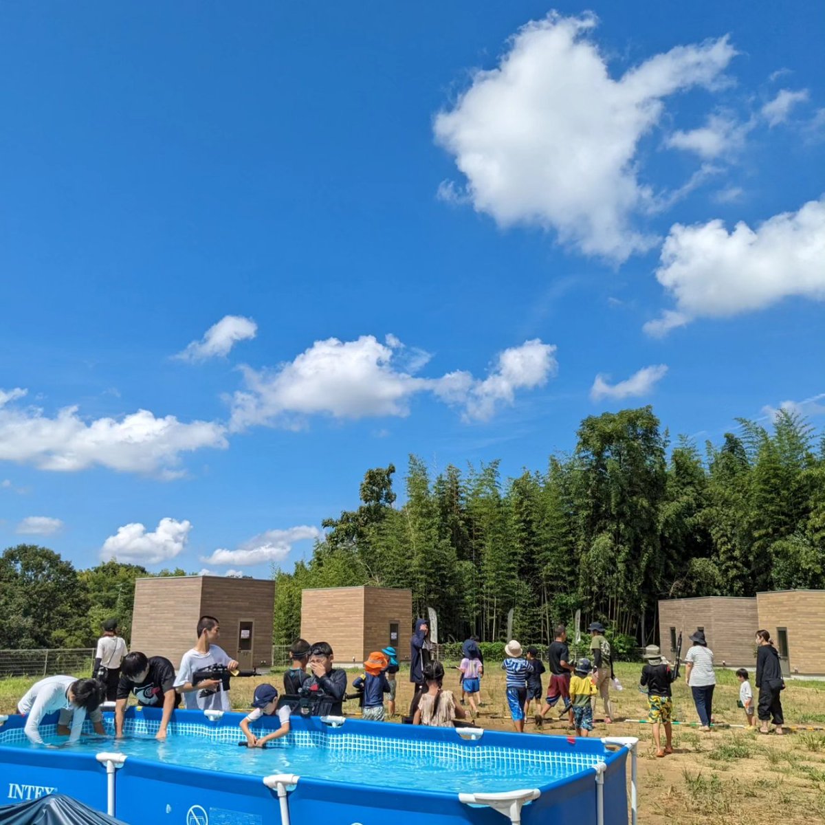AskiaCamp's tweet photo. イベント模様公開🩷
8月27日に  #水鉄砲サバイバルゲーム イベント！
めっちゃ盛り上がりました👏

水鉄砲にピザに！
盛りだくさんイベント‼️
天気も晴れで遊び日和🌞

次回は今年LASTの水鉄砲サバイバルゲーム‼️
9月10日に開催します🩷
詳細は明日投稿するよ▶︎

 #イベント  #夏休み  #キャンプ場 https://t.co/KdNQwJ7gss