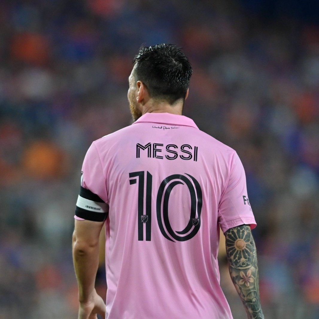 CuriosidadesEU's tweet photo. Lionel Messi soma 100 participações em gols desde o início de 2022! 🇦🇷🐐

⚔️ 85 jogos
⚽️ 60 gols 
🅰️ 40 assistências https://t.co/46nY2csRXT