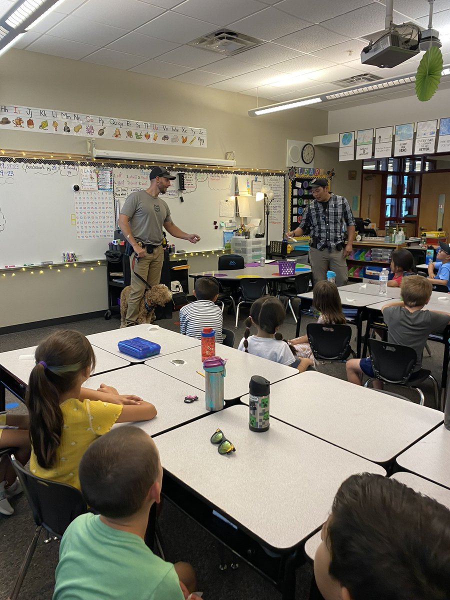 Today some of our friends from <a href="/ABQPOLICE/">Albuquerque Police Department</a>, including Detective Isler, Detective Olvera and Crisis Dog Oakley, came to visit our second graders. Our second graders have been learning about our government and careers held by government employees. 🧡🐅 #GoTigers <a href="/ABQschools/">Albuquerque Public Schools</a>