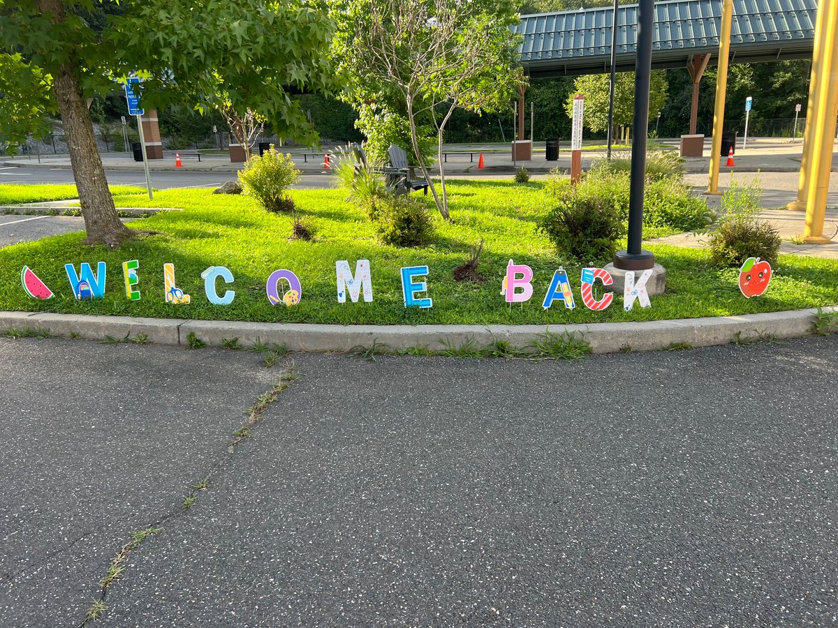 AISPrincipal's tweet photo. Welcome Back!! #FirstDayofSchool #AISPride @Danburyk12 @SuperDanburyk12 https://t.co/VvlpxAeewC