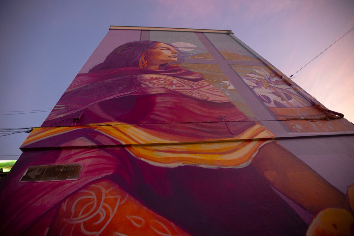 Muni_Renca's tweet photo. ¡Bienvenida a un nuevo #mural! 🖌️😍 Esta tarde inauguramos Nostalgia de Petricor, de la artista #ShetuKiltra , junto a las vecinas y vecinos de Villa España, el gobernador regional (s), Manuel Gallardo, y #metro21 . @Gob_Santiago @cn_castro @COREsantiago https://t.co/blYr36S8Ah