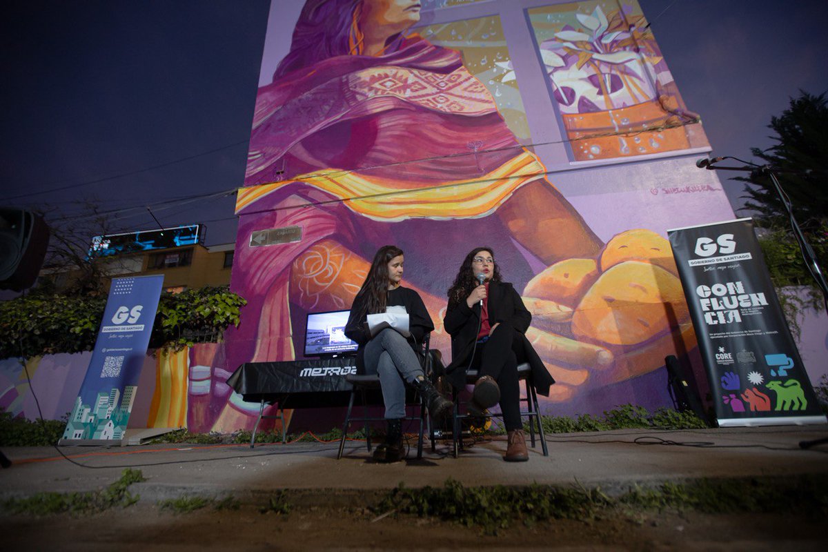Muni_Renca's tweet photo. ¡Bienvenida a un nuevo #mural! 🖌️😍 Esta tarde inauguramos Nostalgia de Petricor, de la artista #ShetuKiltra , junto a las vecinas y vecinos de Villa España, el gobernador regional (s), Manuel Gallardo, y #metro21 . @Gob_Santiago @cn_castro @COREsantiago https://t.co/blYr36S8Ah