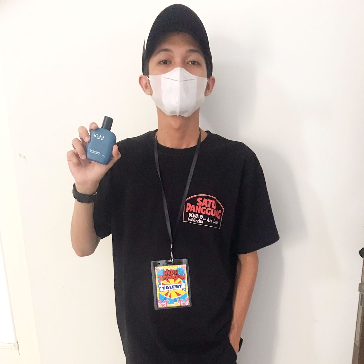 Emang bener kalo lagi aktivitas diluar seharian itu harus ada temennya, dan kemarin konseran ditemenin sama parfum yang pocket friendly darinya <a href="/kahfeveryday/">Kahf</a>.
Kahf Invigorating Waterfall yang wanginya seger dan tahan seharian sehingga bikin tambah semangat
Thank you.
#WorldKahf