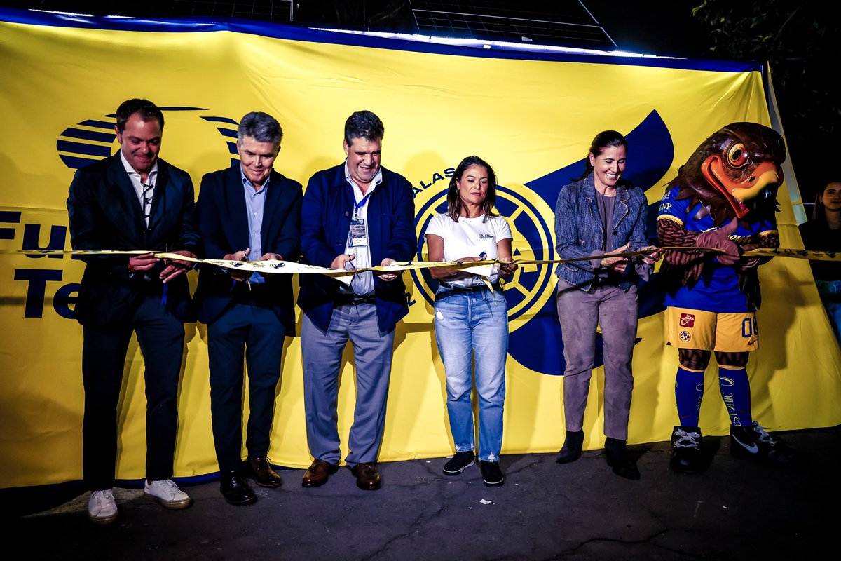 AmericaFemenil's tweet photo. Este es el nuevo contenedor 𝐓𝐞𝐧𝐢𝐬 𝐜𝐨𝐧 𝐚𝐥𝐚𝐬 que estarán en nuestros juegos en el @EstadioAzteca 🦅✨ 

Dona tus tenis. #EstoEsAmérica https://t.co/XLkrWEDe85