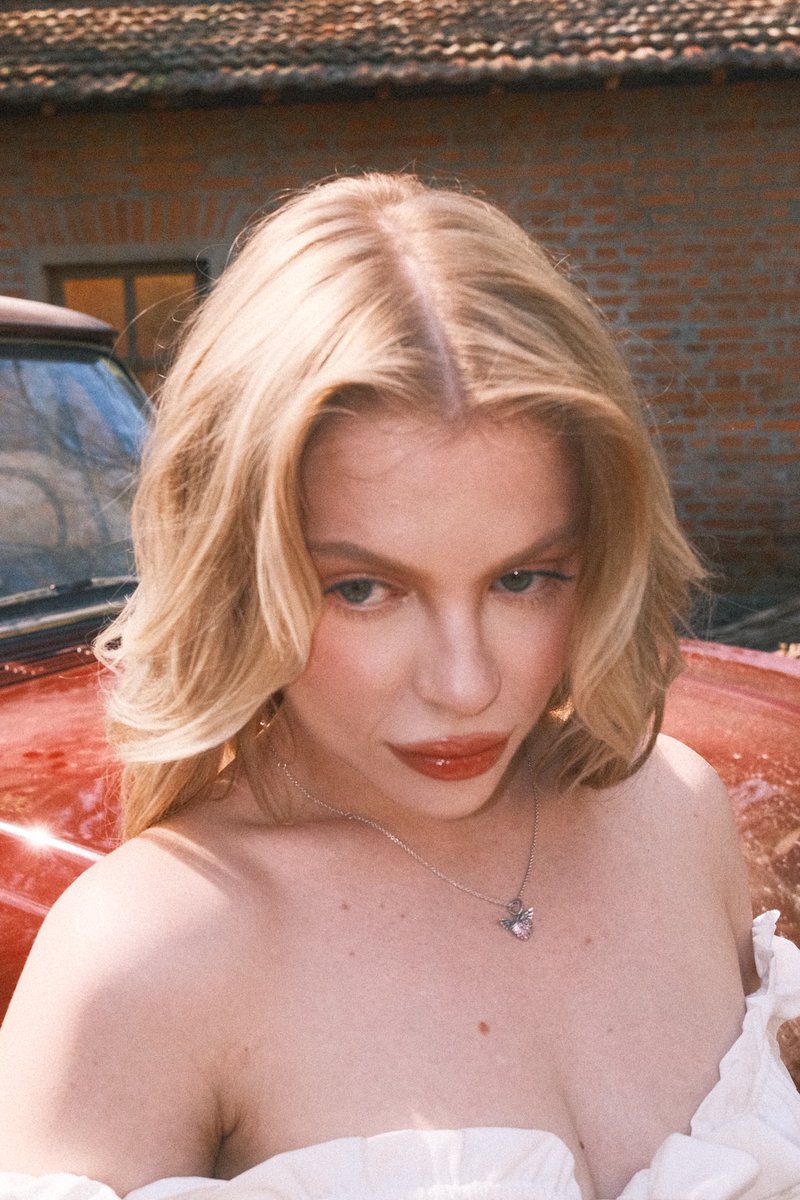 tracklist's tweet photo. INCRÍVEL! O álbum “Escândalo Íntimo”, de Luísa Sonza, acumula mais de 3.2 milhões de streams em 2h de lançamento 🤯 https://t.co/5vkhGC9tjB