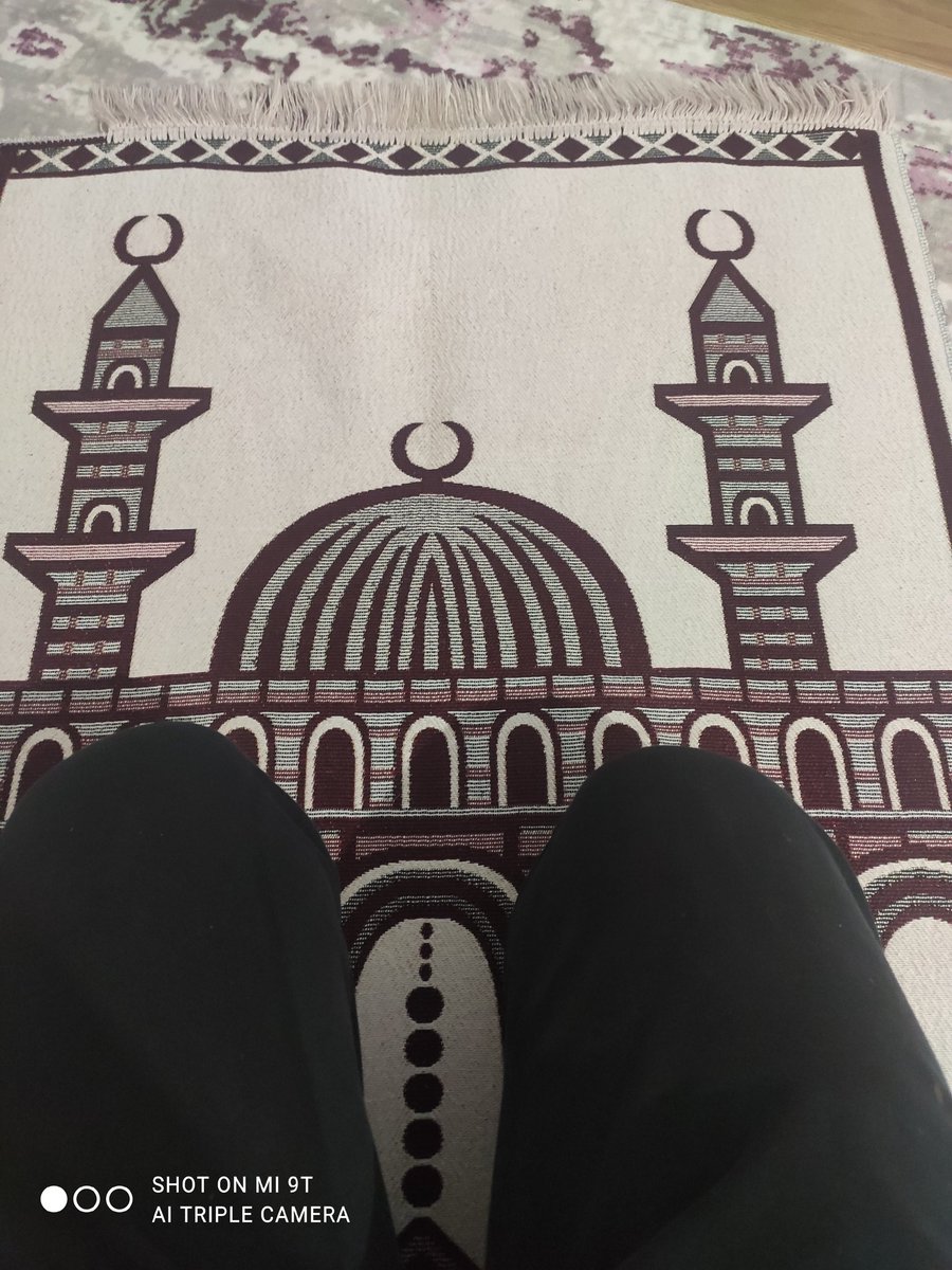 fratsbs's tweet photo. "Umutsuzluk yok; sabah namazı var, dua var, Allah var..." https://t.co/ivPjx8dacA