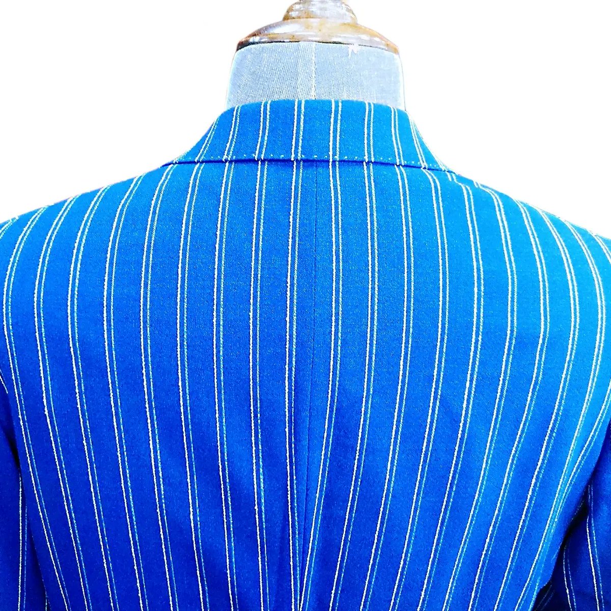 yipwecter's tweet image. This blue stripe suit is very impressing. Both the fabric pattern and craftsmanship combine very well.