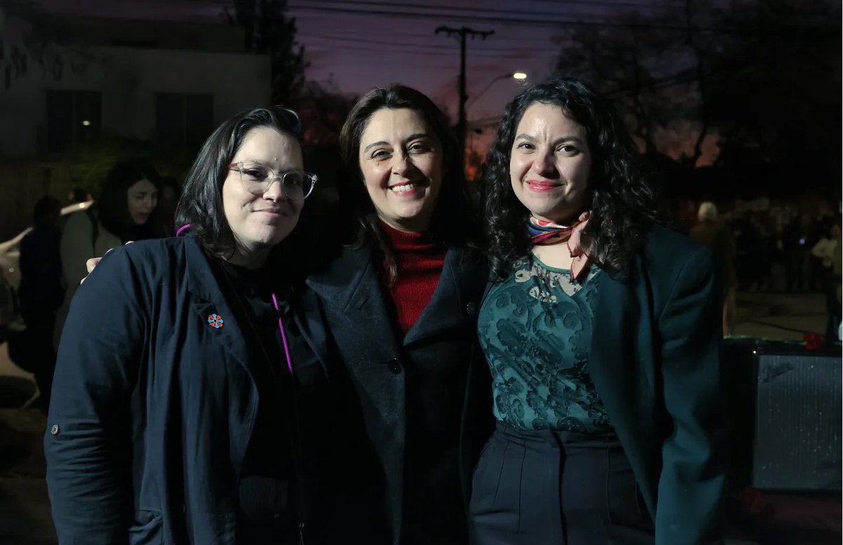javieratoroc's tweet photo. Hoy participé de la conmemoración del día de víctimas de desaparición forzada, con homenaje a DD.DD. en Irán 3037 (ex Venda Sexy). En mi paso por @MinisterioBBNN empujamos el compromiso del Gobierno de recuperar esta casa como sitio de memoria, tarea que sigue @Marce_Sandoval_ 🌹 https://t.co/ZenbIcfL6G