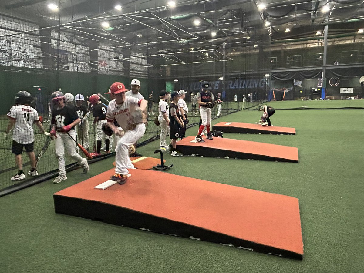 ubanebraska's tweet photo. Busy night at UBA. We have fall development hitting class with Coach Shockey, and Wow Factor fall ball practices. @WowFactorNation @WowFactorUBA #DUDES #development https://t.co/zTPkMW4kQg