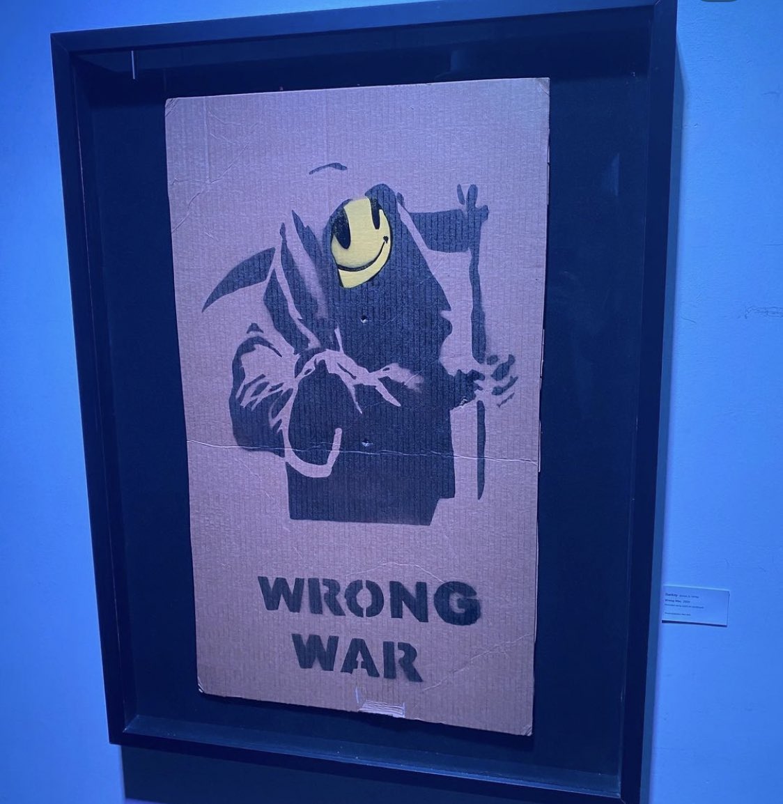 coltonsgreazy's tweet photo. This from an inside source of #BanksylandToronto - Some artwork was held up at the Canadian border. Apparently the hosts resorted to having an employee reproduce the art on pieces of cardboard that were lying around the gallery. The apparent “power outages” were just to buy time. https://t.co/ICsJyldvMR