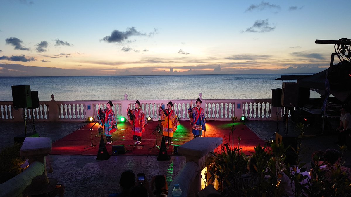 nenez_okinawa's tweet photo. 【北谷サマーナイトフェスティバル】
海沿いの映えステージでテンションアゲアゲ!
たくさんのお客様とのカチャーシーも熱かった!
次は9/2【コザフェス2023】久しぶりのバンドスタイルなので楽しみ❗
#北谷
#沖縄
#ネーネーズ
#NENEZ
#北谷サマーナイトフェスティバル
#コザフェス2023 https://t.co/GHDXD0cCLX