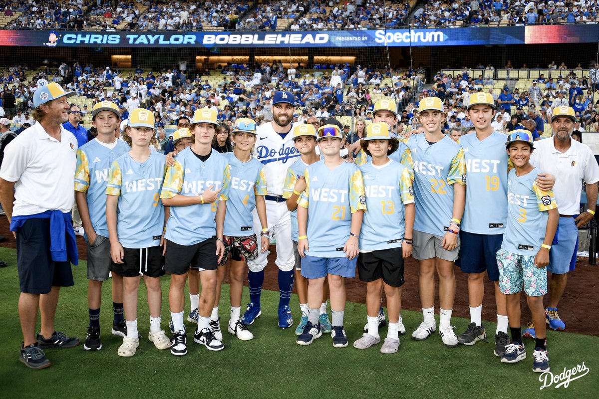 Dodgers's tweet photo. The future is bright. 

Thanks for stopping by, champs! https://t.co/qJVZDfye35