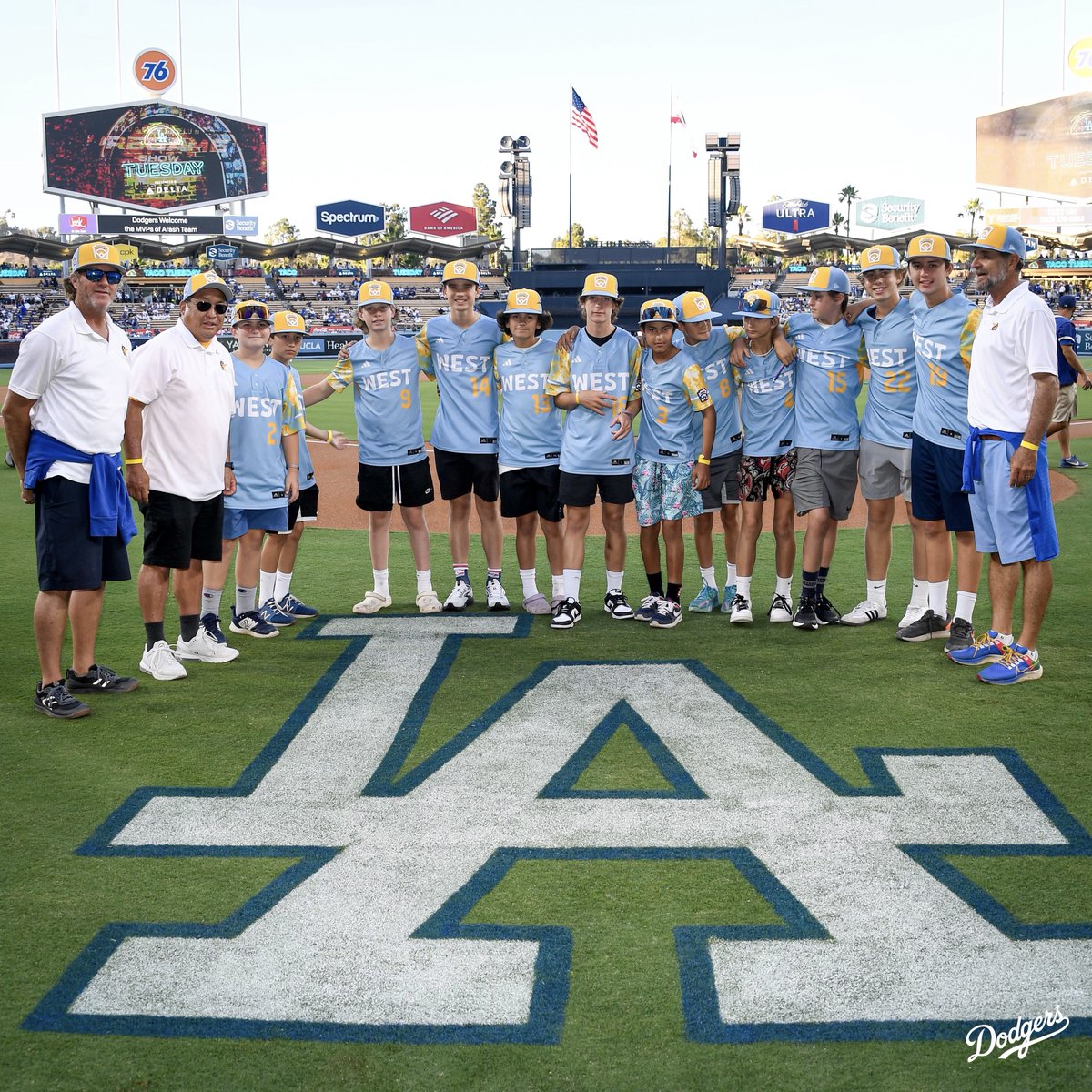 Dodgers's tweet photo. The future is bright. 

Thanks for stopping by, champs! https://t.co/qJVZDfye35