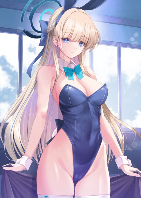 股間に謎ボタン追加のカスタムバニースーツ。 