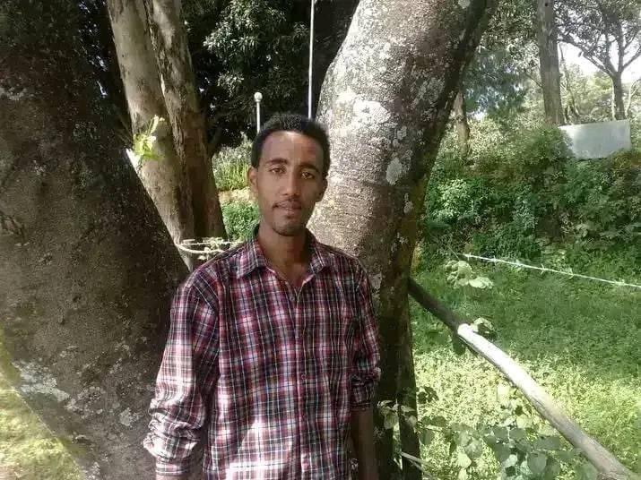 amorawwub's tweet photo. This is the story of tens of thousands of Amhara youth in Ethiopia under Abiy Ahmed.

This is Habtamu Sete. Habtamu was born and raised in Woldya Town, Amhara region. He had an undergraduate degree in language and literature from Debrebaran University. This year, he completed his master’s degree at Wollo University. Habtamu was a teacher at Hamusit Secondary School, North Wollo. His friends remember him as a decent and well-behaved young man.

Recently, Abiy Ahmed's killer squad abducted Habtamu from Woldiya. For five days, no one knew his whereabouts. After five days, he returned home badly beaten &abused.

Not long after he returned home, this young man took his own life. 

He couldn’t live with the trauma of whatever the Abiy killer squad did to him.

@AnaMartinsGomes @LaetitiaBader @hrw @AmnestyEARO @UNHumanRights @SenateForeign @SenateGOP @USEmbassyAddis @EUinEthiopia