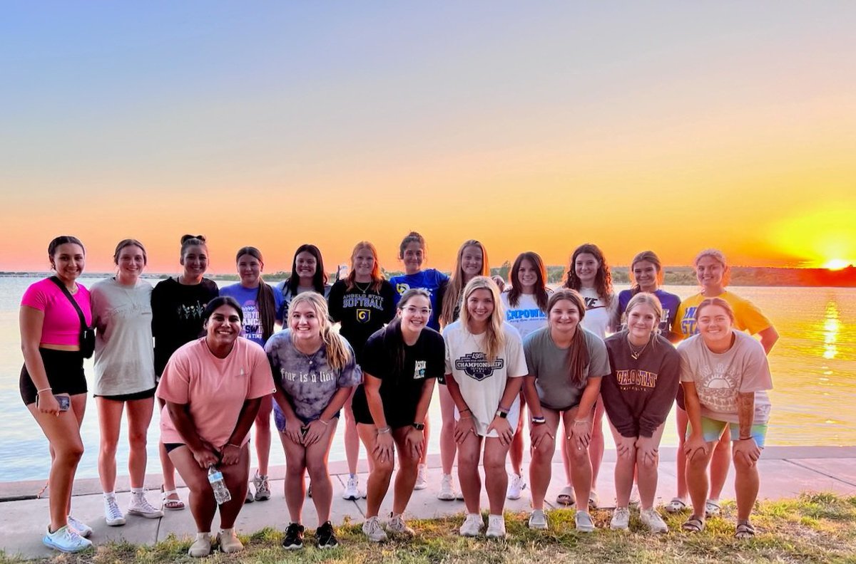 AngeloStateSB's tweet photo. ASU Lakehouse = ASU Softball Funhouse. #PrideTraditionFamily #RamFam https://t.co/JQMkwjohPn