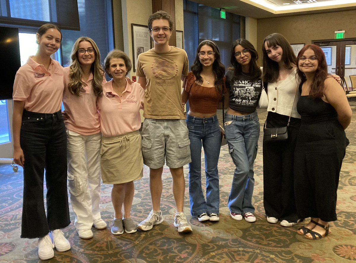 AmericasKeyClub's tweet photo. @BlazerNationAHS Key Club officers attended officer training! Thank you Ms.Schoenbrun and Ms. Johnson (Kiwanis) for setting up a great training. Looking forward to a great year of serving our community. #BetterTogether #TeamSISD #KeyClub https://t.co/LTDzEv11ZY