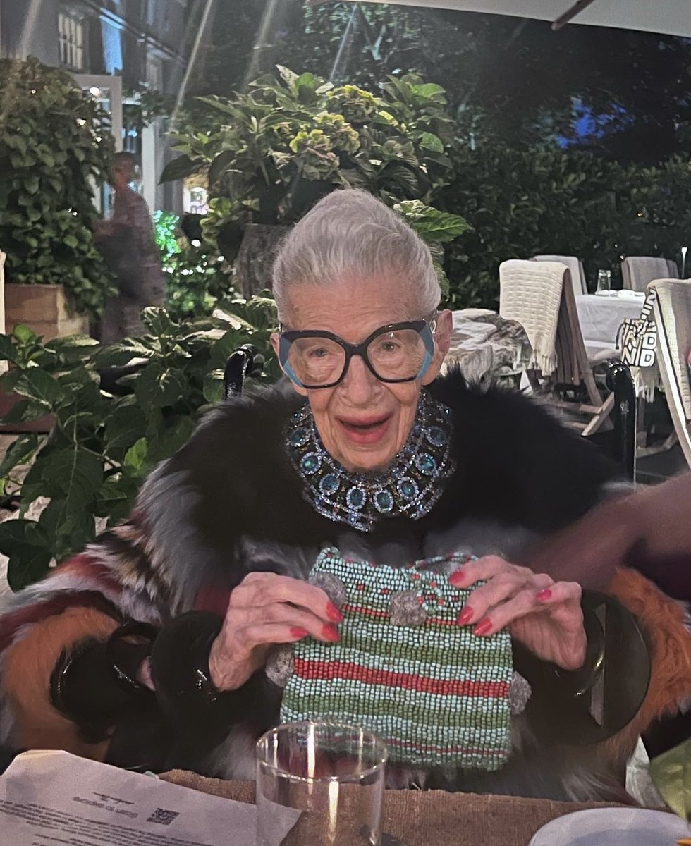 Fashion icon Iris Apfel celebrates her 102nd birthday in newly shared photos. 🎂