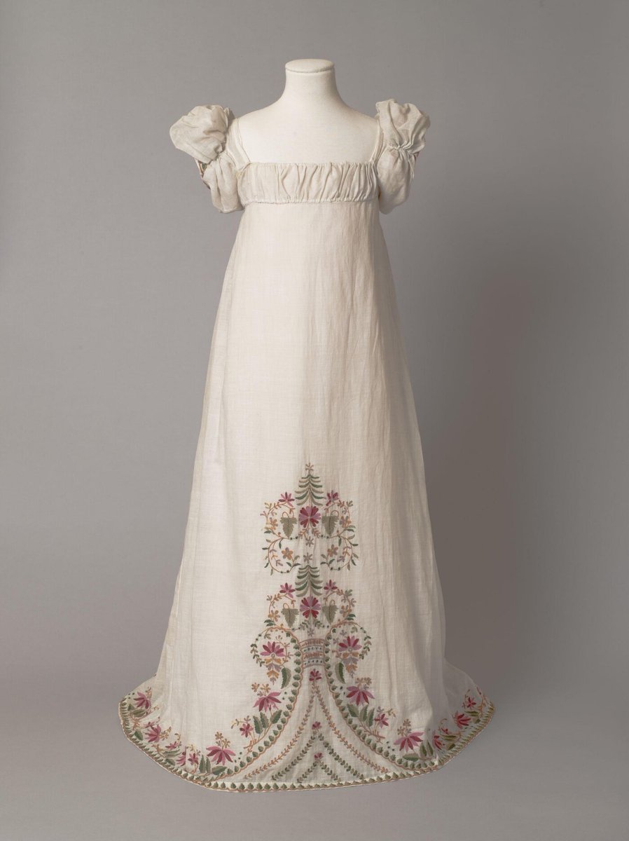 plummie9's tweet photo. England.

Girl's dress, 1812-15.

White muslin embroidered from the hem with a floral design in coloured wool.
© @V_and_A 
#FashionHistory https://t.co/sF9sVyltXb